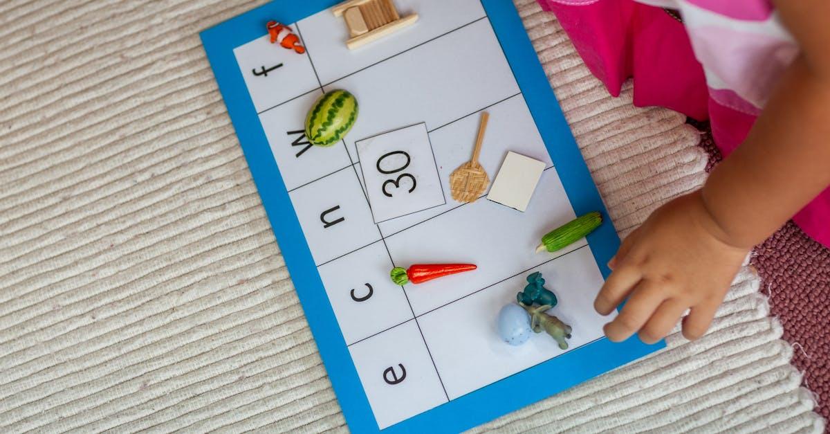 Świat zmysłów w małych dłoniach: materiały Montessori, które zmieniają naukę w przygodę