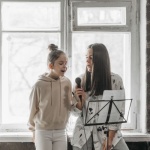 Razem w rytmie: rodzinne śpiewanie, które łączy pokolenia